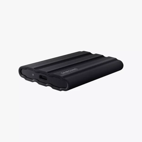 ⁦سامسونج T7 Shield سعة 2TB – السرعة الخارقة في غلاف مدرع لا يقهر.⁩ - الصورة ⁦2⁩